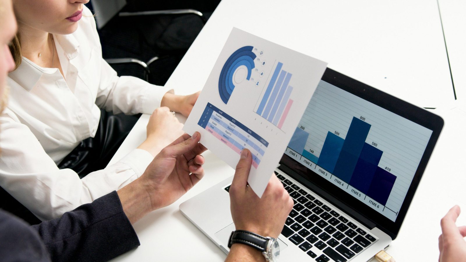 What are some potential legal issues that Small and Medium Enterprises (SMEs) encounter and why is this so?